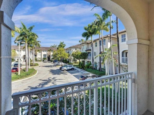  3 BR,  2.50 BTH &nbsp; style home in Medley