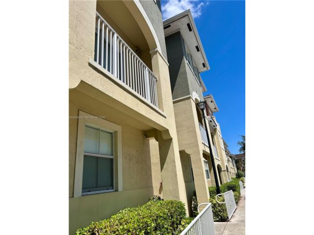  3 BR,  2.50 BTH &nbsp; style home in Medley