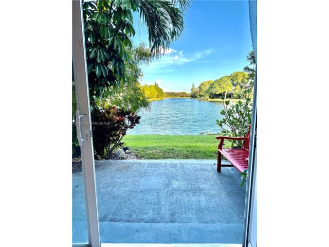  3 BR,  2.50 BTH &nbsp; style home in Weston