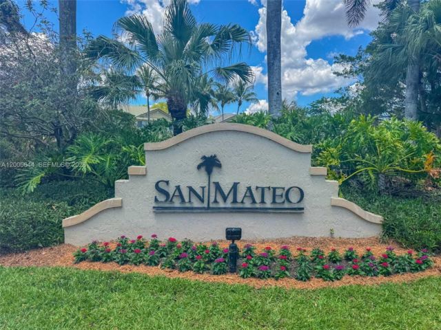  4 BR,  2.50 BTH &nbsp; style home in Weston