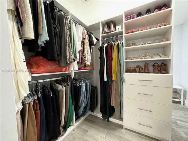 [PHOTO]