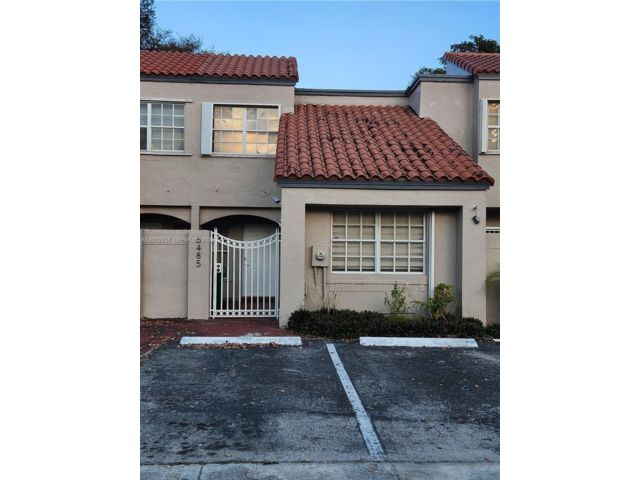  3 BR,  3.00 BTH &nbsp;Townhouse style home in Miami