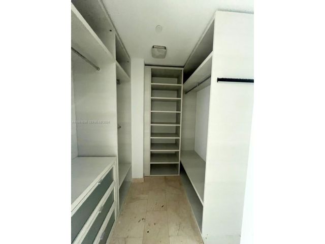 [PHOTO]
