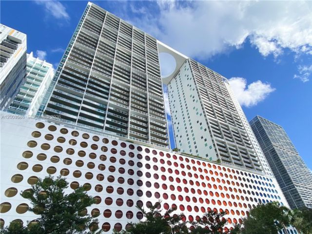 [PHOTO]