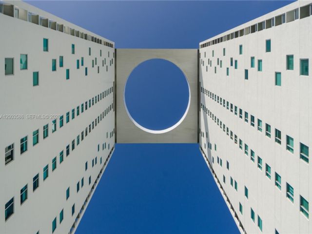 [PHOTO]