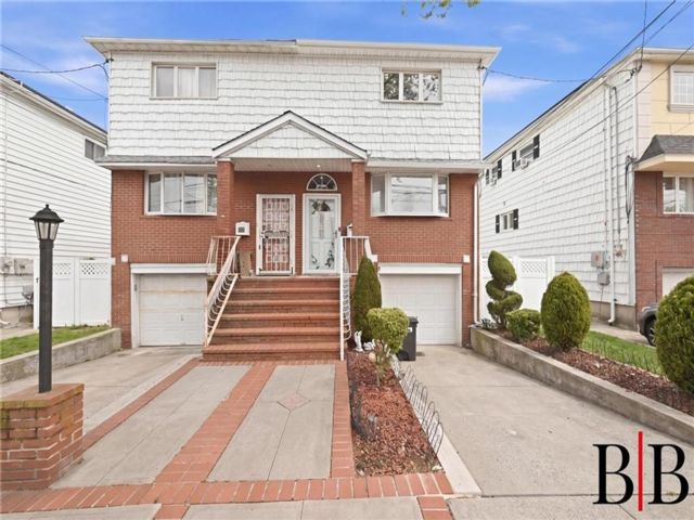  3 BR,  3.00 BTH &nbsp;Single family style home in Bergen Beach
