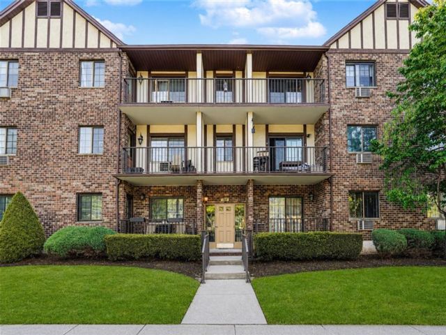  2 BR,  2.00 BTH &nbsp;Condominium style home in New Springville