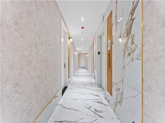  2 BR,  2.00 BTH &nbsp;Condominium style home in Midwood