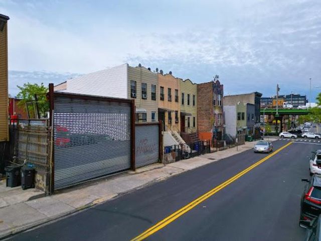 [PHOTO]