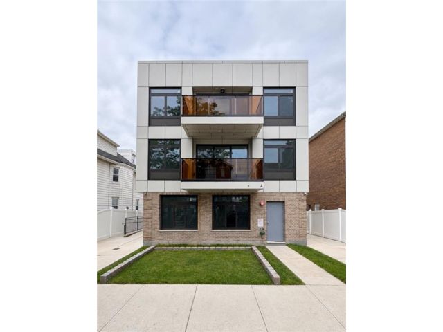 2 BR,  2.00 BTH &nbsp;Condominium style home in Bensonhurst