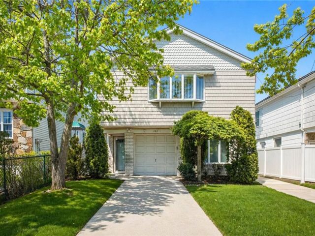  4 BR,  0.00 BTH &nbsp;Multi-family style home in Great Kill