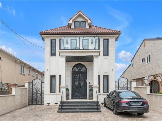  5 BR,  5.00 BTH &nbsp;Single family style home in Mill Basin