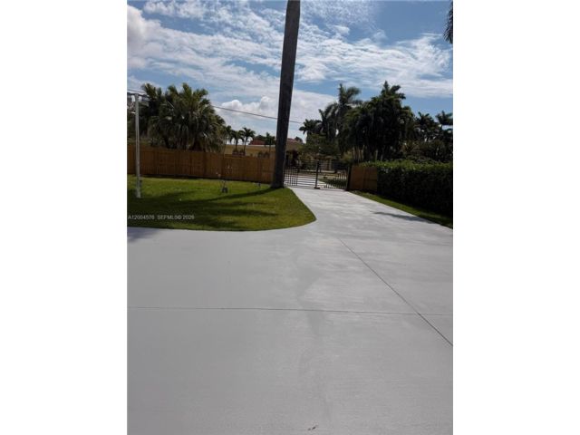  3 BR,  2.00 BTH &nbsp; style home in Biscayne Park