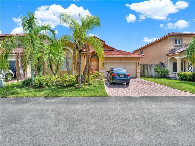  3 BR,  2.00 BTH &nbsp; style home in Crossings