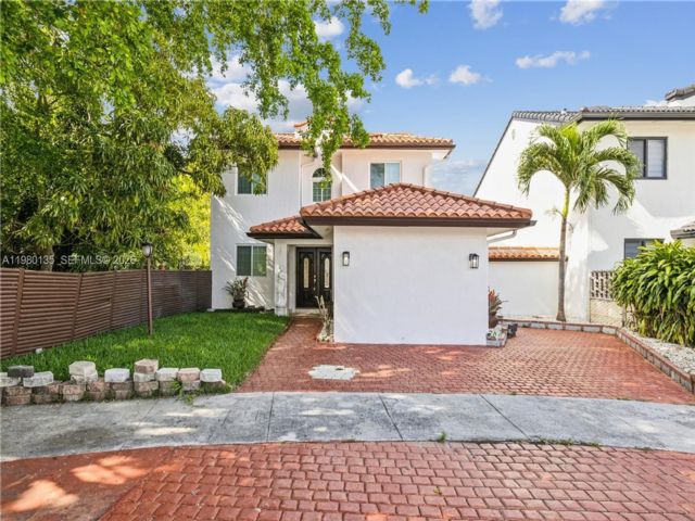  4 BR,  3.00 BTH &nbsp; style home in Miami