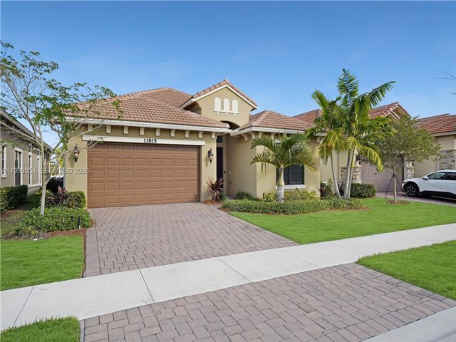  3 BR,  3.00 BTH &nbsp;European style home in Parkland