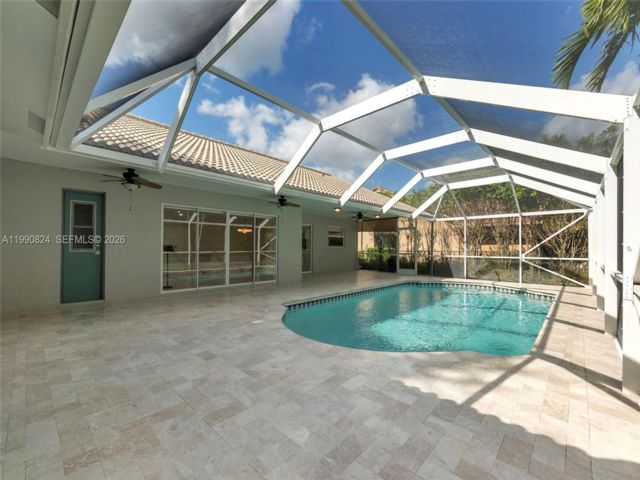  4 BR,  2.00 BTH &nbsp;European style home in Coral Springs