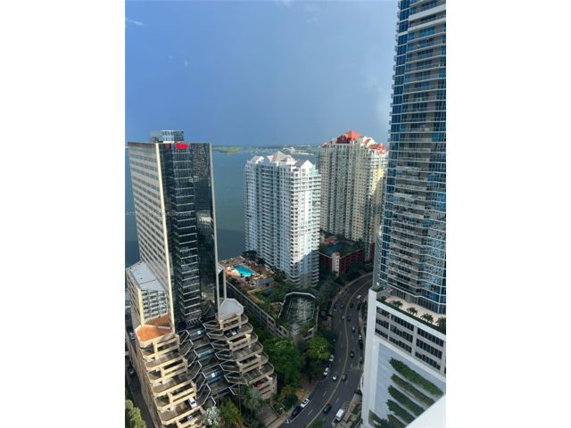  2 BR,  2.50 BTH &nbsp;Condo style home in Miami