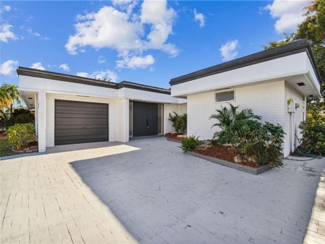  4 BR,  3.00 BTH &nbsp;European style home in Tamarac