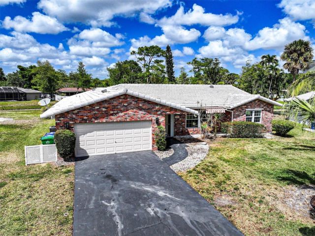  4 BR,  2.00 BTH &nbsp;European style home in Coral Springs