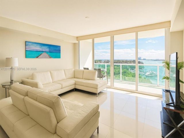 2 BR,  2.00 BTH &nbsp;Condo style home in Sunny Isles Beach
