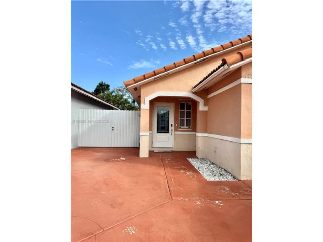 3 BR,  2.00 BTH &nbsp;Traditional style home in Miami