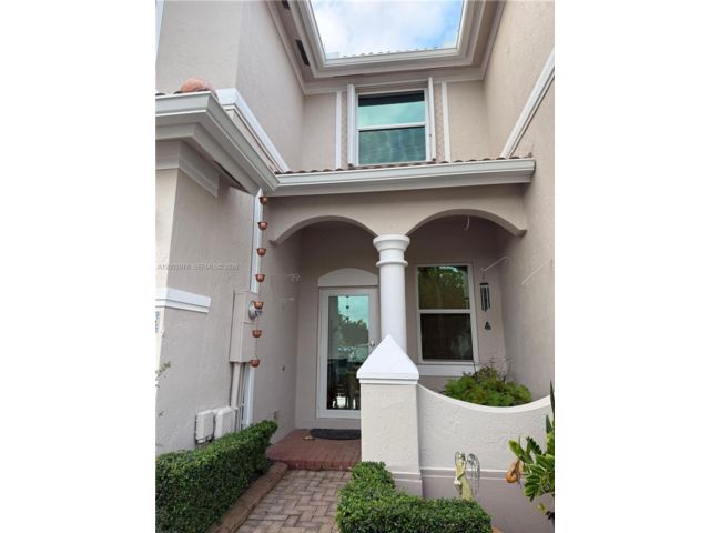  3 BR,  2.50 BTH &nbsp;Townhouse style home in Miami