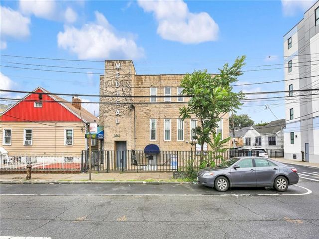 Studio,  0.00 BTH &nbsp;Commercial style home in Brighton Beach