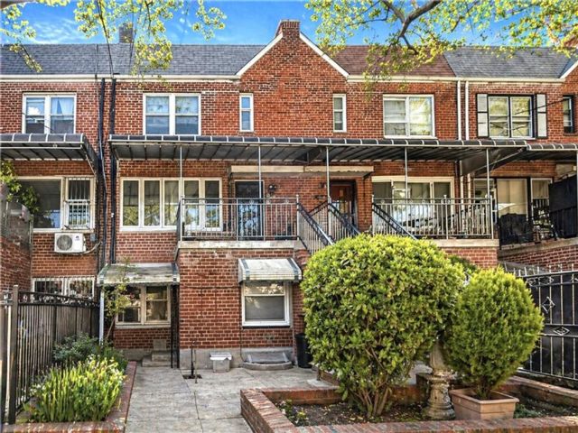  6 BR,  0.00 BTH &nbsp;Multi-family style home in Sheepshead Bay