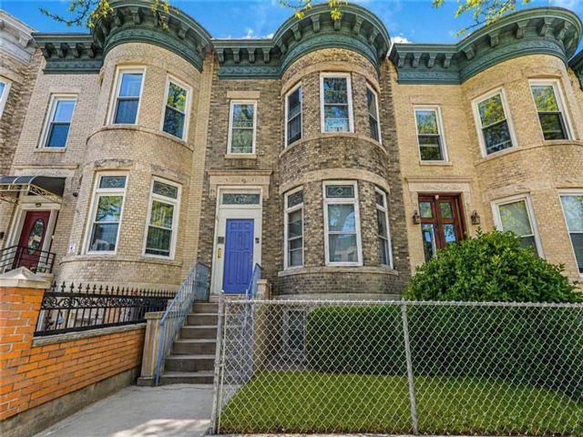  6 BR,  3.00 BTH &nbsp;Multi-family style home in Sunset Park