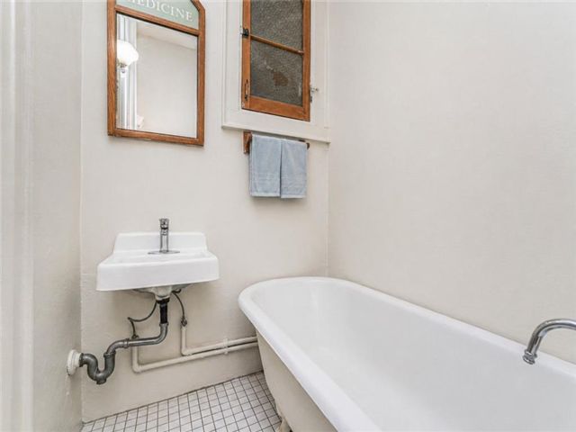 [PHOTO]