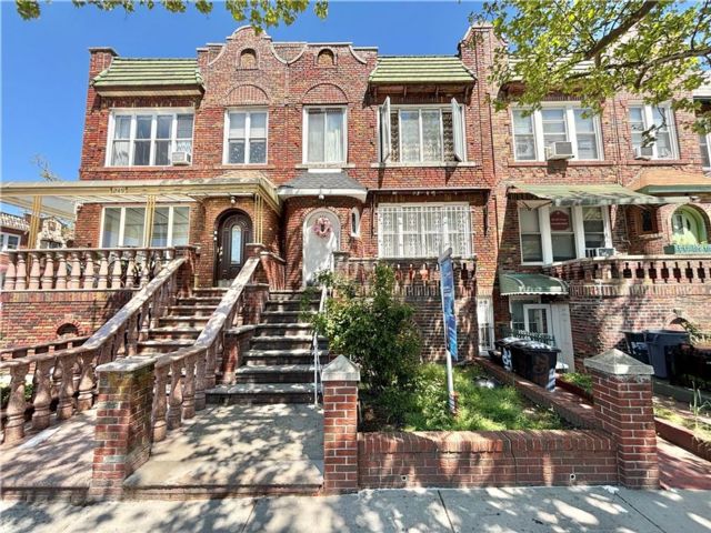 Studio,  0.00 BTH &nbsp;Multi-family style home in Bensonhurst