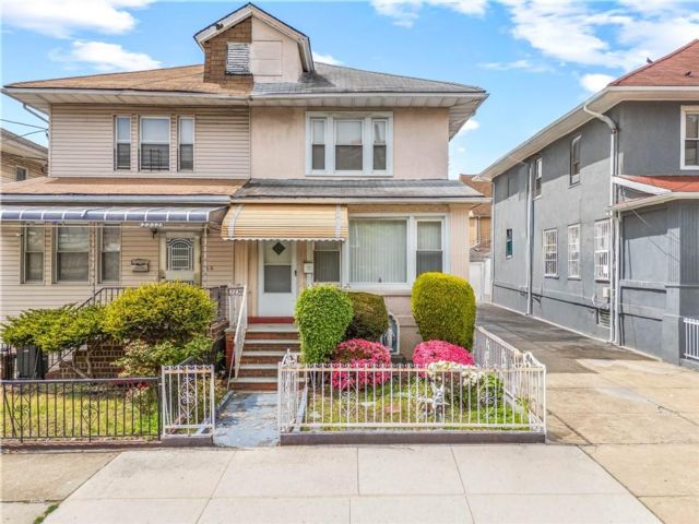  3 BR,  3.00 BTH &nbsp;Single family style home in Bensonhurst
