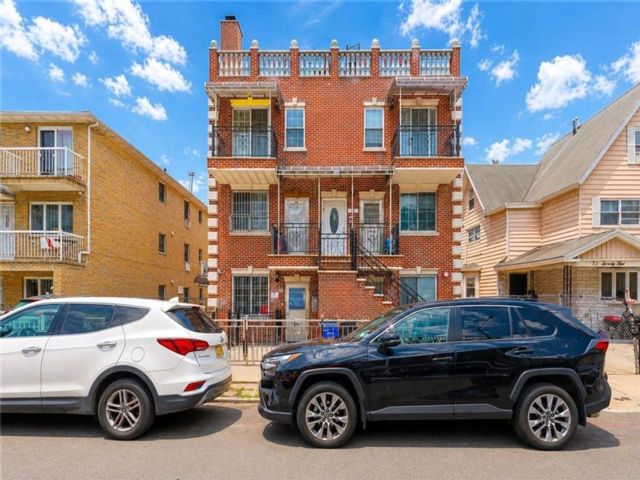  2 BR,  2.00 BTH &nbsp;Condominium style home in Bensonhurst