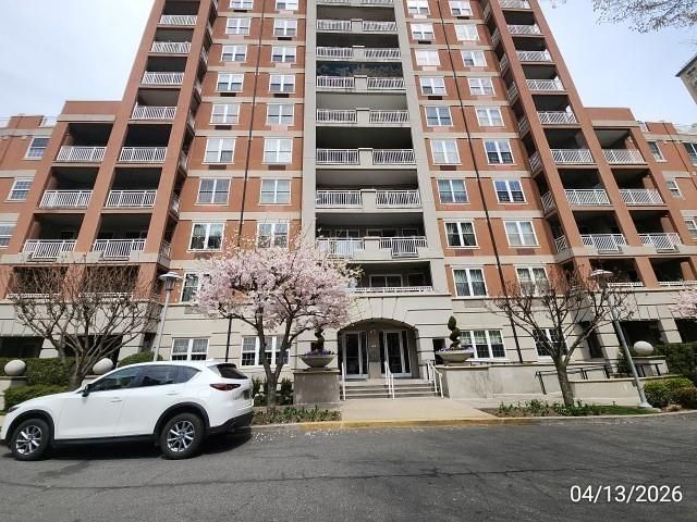  2 BR,  2.00 BTH &nbsp;Condominium style home in Brighton Beach
