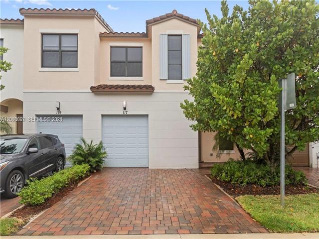  4 BR,  3.00 BTH &nbsp;Townhouse style home in Pembroke Pines