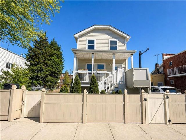  8 BR,  4.00 BTH &nbsp;Multi-family style home in Sheepshead Bay