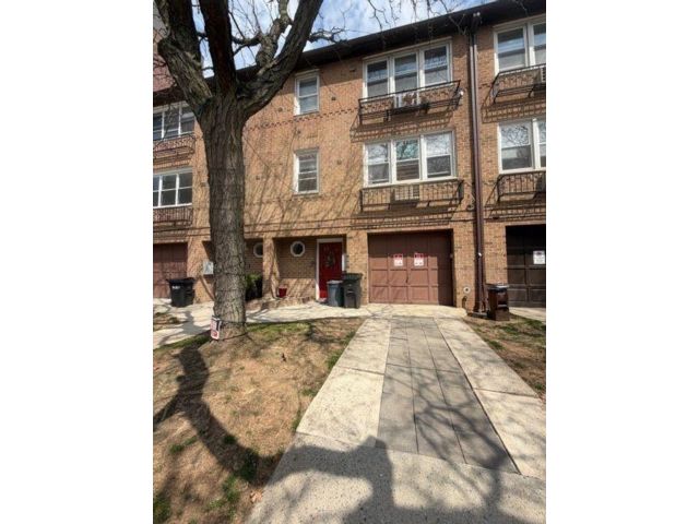 Studio,  0.00 BTH &nbsp;Multi-family style home in Bay Ridge