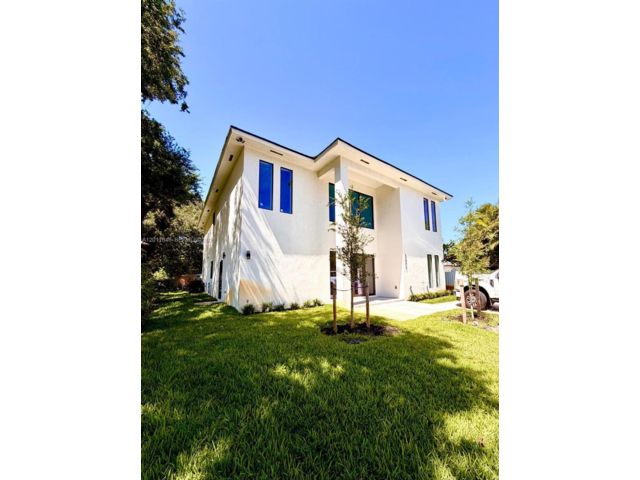  3 BR,  2.00 BTH &nbsp; style home in Miami