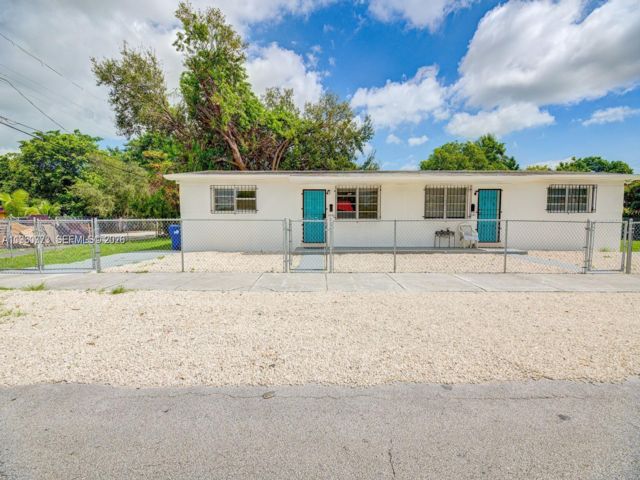  2 BR,  1.00 BTH &nbsp; style home in El Portal
