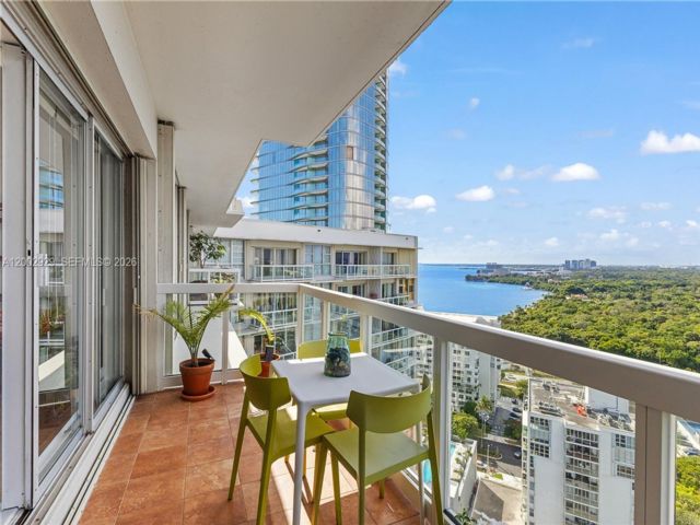  2 BR,  2.00 BTH &nbsp; style home in Miami