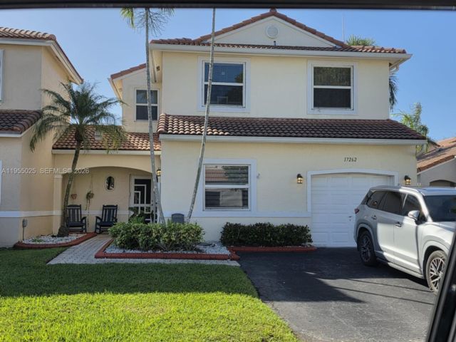  3 BR,  3.00 BTH &nbsp; style home in Hollywood