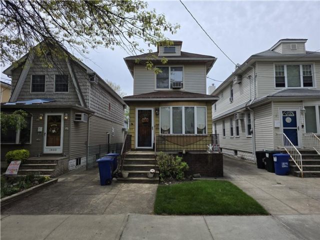  3 BR,  1.00 BTH &nbsp;Single family style home in Marine Park