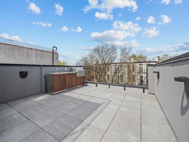  1 BR,  1.00 BTH &nbsp;Condominium style home in Carroll Gardens