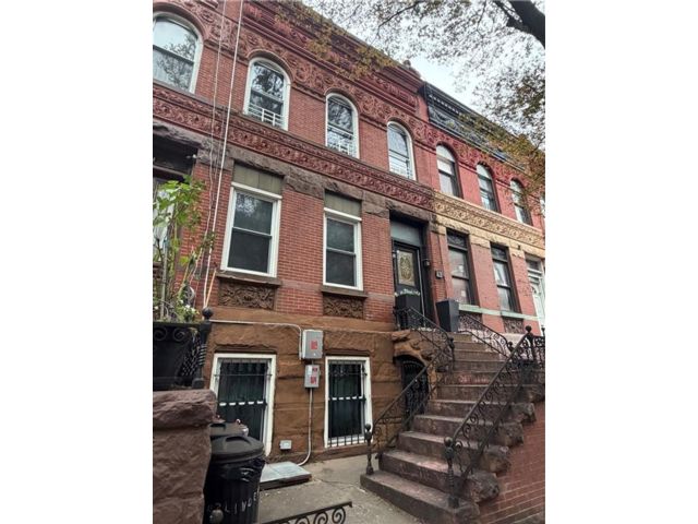  5 BR,  3.00 BTH &nbsp;Multi-family style home in Bushwick