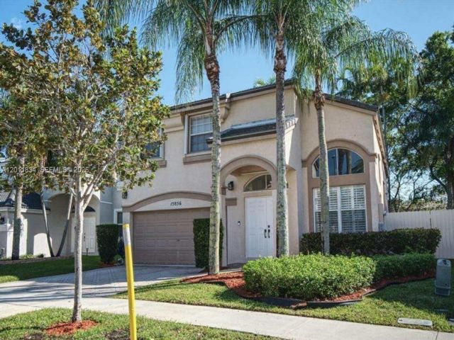  3 BR,  3.00 BTH &nbsp; style home in Pembroke Pines