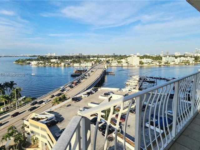  3 BR,  3.00 BTH &nbsp;Condo style home in North Bay Village