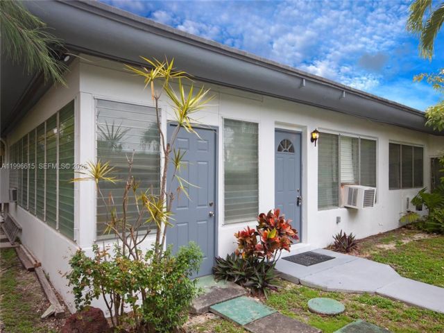  2 BR,  2.00 BTH &nbsp;Apartment style home in Bal Harbour
