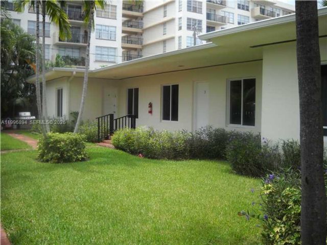 2 BR,  2.00 BTH &nbsp;Apartment style home in Bal Harbour