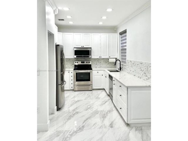  3 BR,  2.50 BTH &nbsp;Townhouse style home in Pembroke Pines